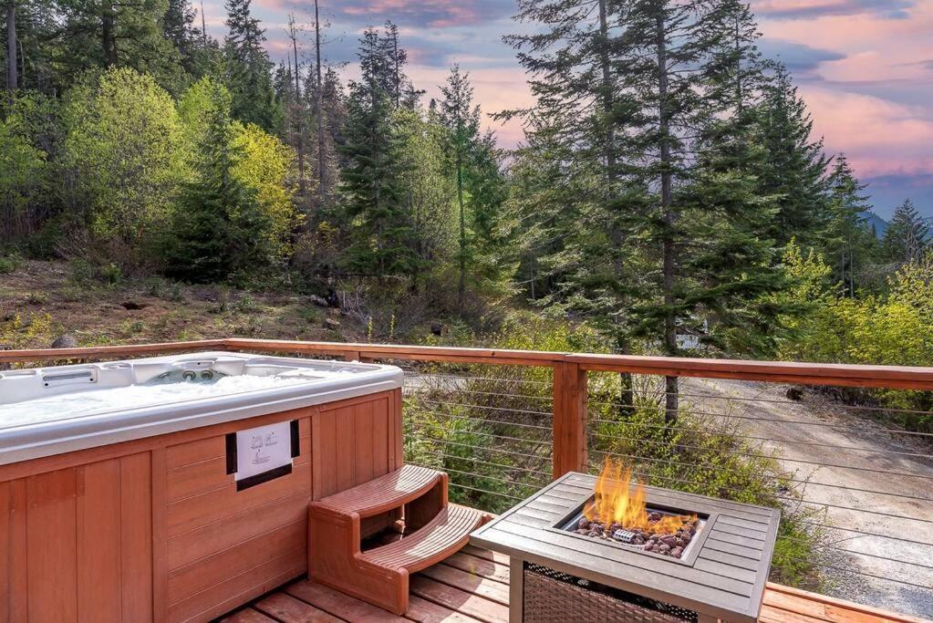 Hot Tub Cool Views: Roaring Creek Cabin Leavenworth Zewnętrze zdjęcie