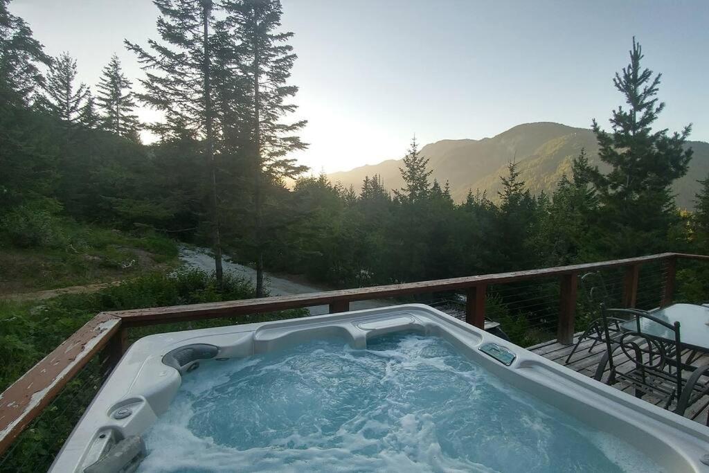 Hot Tub Cool Views: Roaring Creek Cabin Leavenworth Zewnętrze zdjęcie