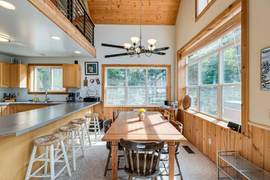 Hot Tub Cool Views: Roaring Creek Cabin Leavenworth Zewnętrze zdjęcie