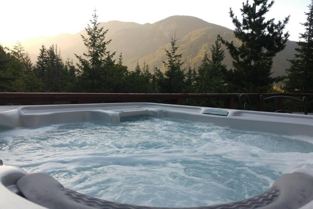Hot Tub Cool Views: Roaring Creek Cabin Leavenworth Zewnętrze zdjęcie
