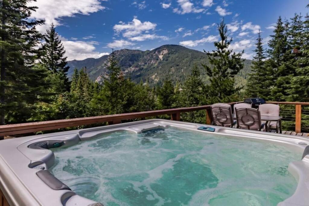 Hot Tub Cool Views: Roaring Creek Cabin Leavenworth Zewnętrze zdjęcie