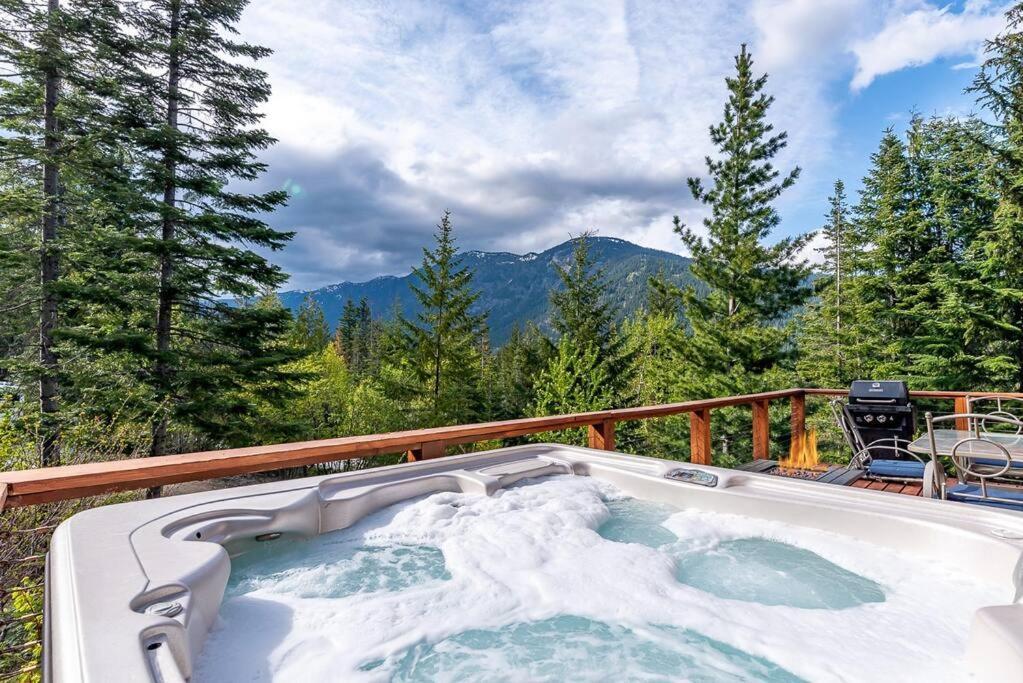 Hot Tub Cool Views: Roaring Creek Cabin Leavenworth Zewnętrze zdjęcie